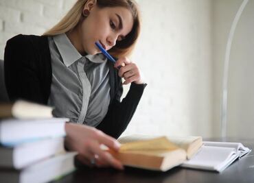 Docentes de Harvard recomiendan 5 libros para tomar mejores decisiones financieras