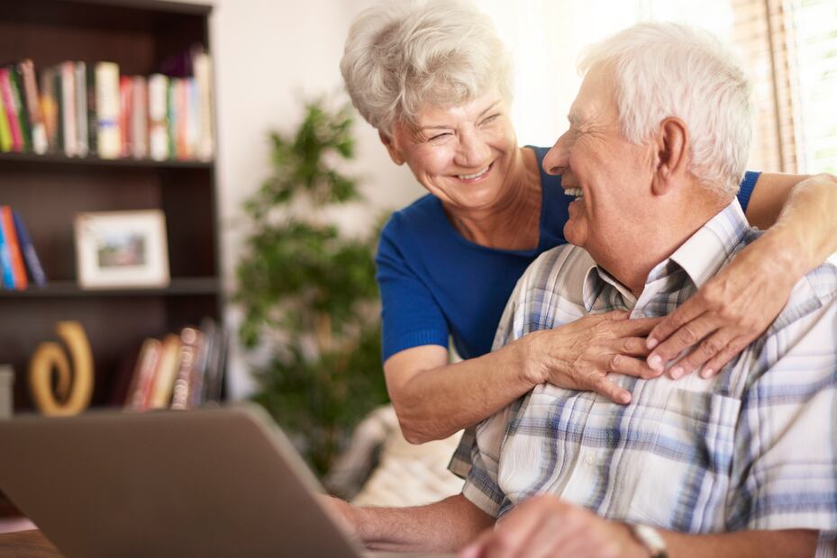 ISSSTE lanza credencial permanente para jubilados y pensionados (Foto: Freepik)