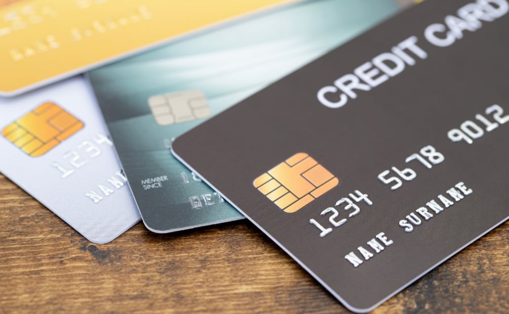 ¿No te dan crédito? Así funcionan las tarjetas garantizadas y cómo ayudan a limpiar tu historial. (Foto: Canva)