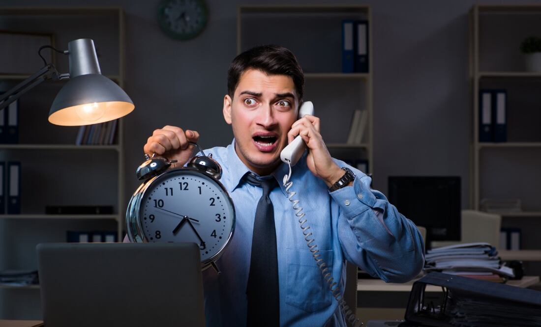 Conoce las sanciones que pueden recibir las empresas que no paguen las horas extra. (Foto: DeDinero)