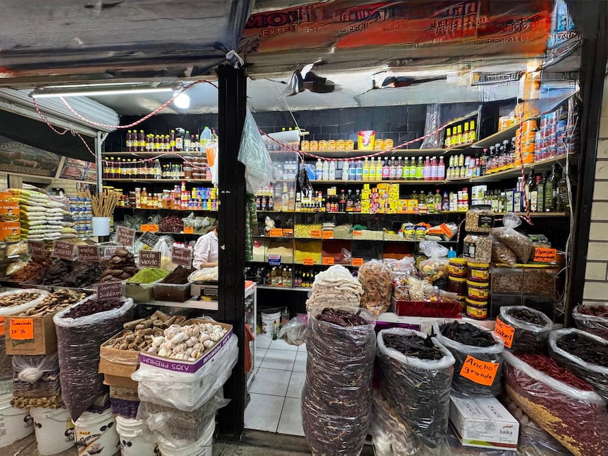 Navidad más cara en 2025: así puedes ahorrar hasta 300 pesos comprando en un mercado. (Foto: DeDinero)
