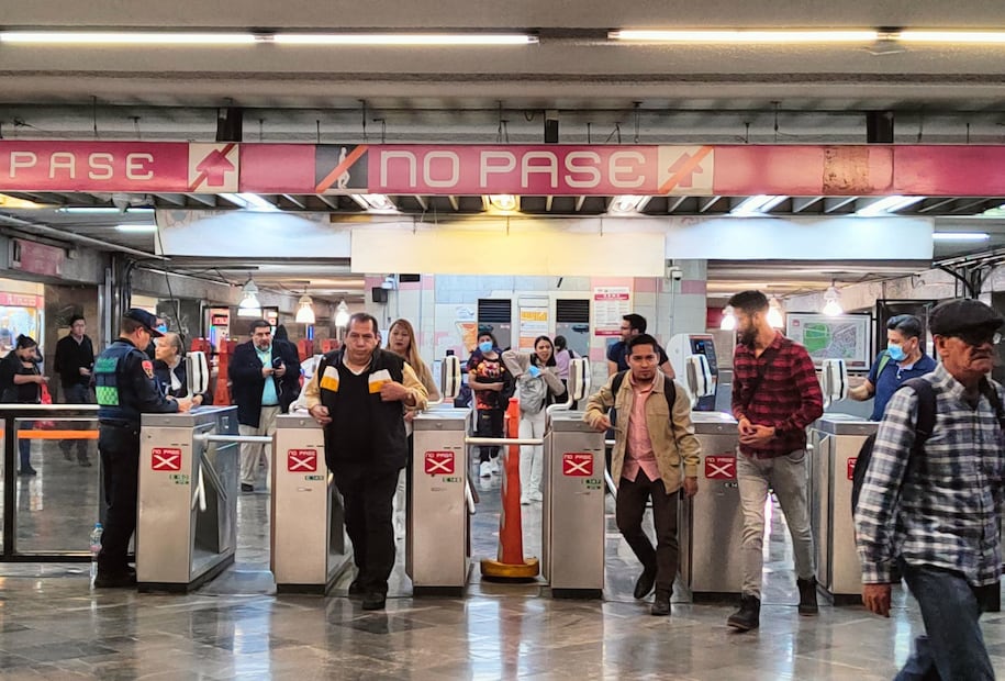 Paga el metro con tu tarjeta bancaria sin contacto (Foto: Cuartoscuro)
