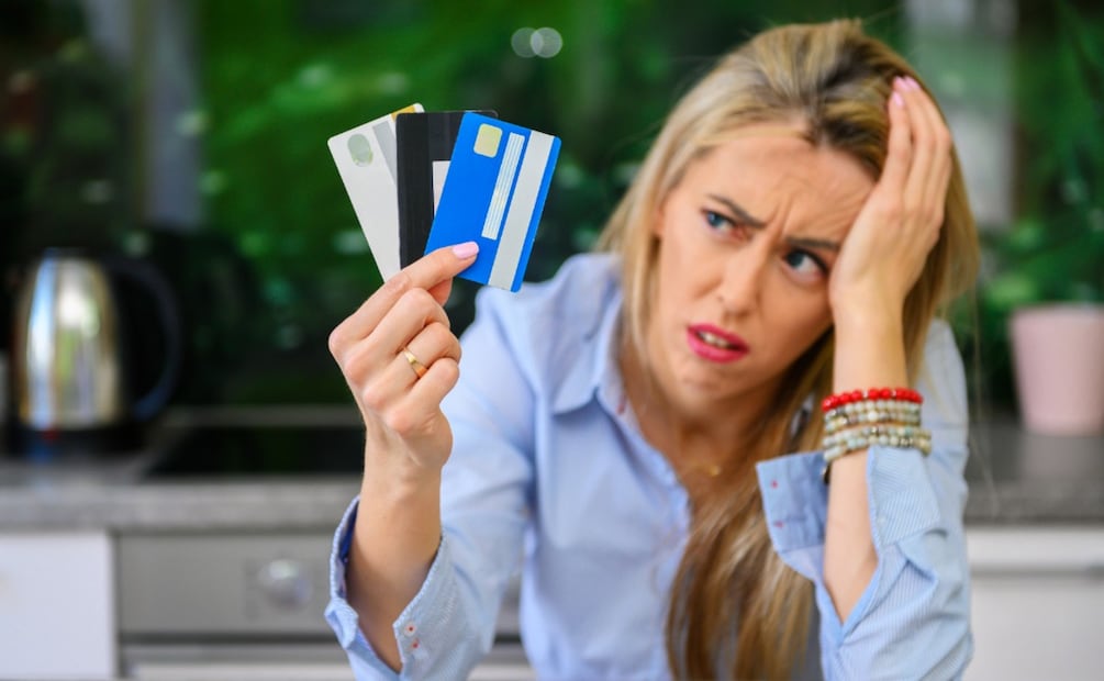 ¿Atrapado con varias deudas? Descubre cómo la consolidación puede darte un respiro financiero real hoy. (Foto: Canva)