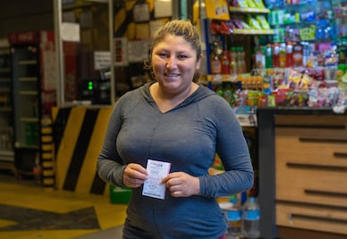 ¡Mexicanos listos para participar por los US$ 331 millones de Powerball!