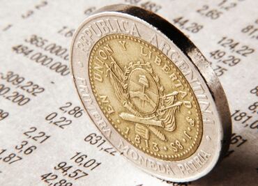 ¿Cuál es la moneda oficial de Argentina y a cuánto equivale a dólares americanos?