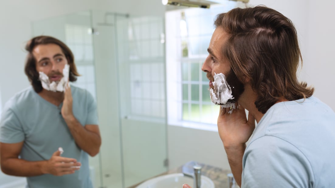 Prepara crema de afeitar casera con ayuda de la Profeco (Foto: Canva)