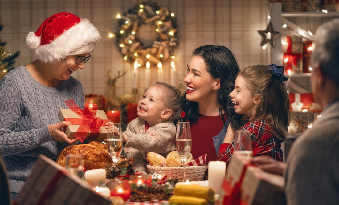 Adelantar los preparativos navideños ayuda a encontrar mejores precios y reduce el riesgo de endeudarse en enero (Foto: Canva)