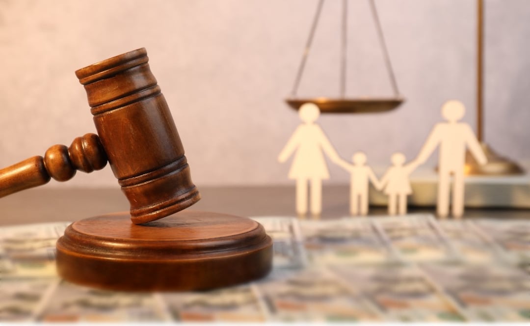 Conoce cómo se determina la pensión alimenticia en México y qué familiares pueden recibirla. (Foto: Canva)