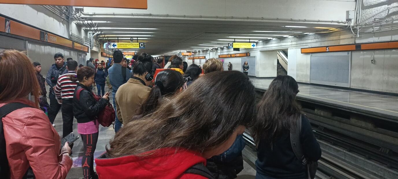Algunos usuarios piden que mejore la circulación de los trenes en la Línea 7 del Metro. (Foto: Redes sociales)