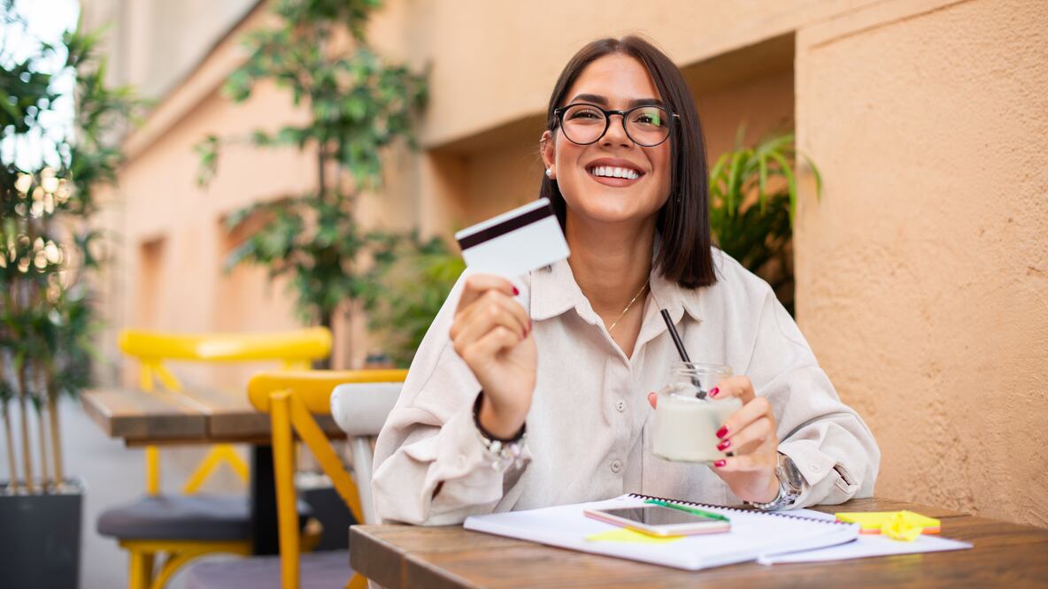 Tarjeta de crédito por primera vez (Foto: Canva)