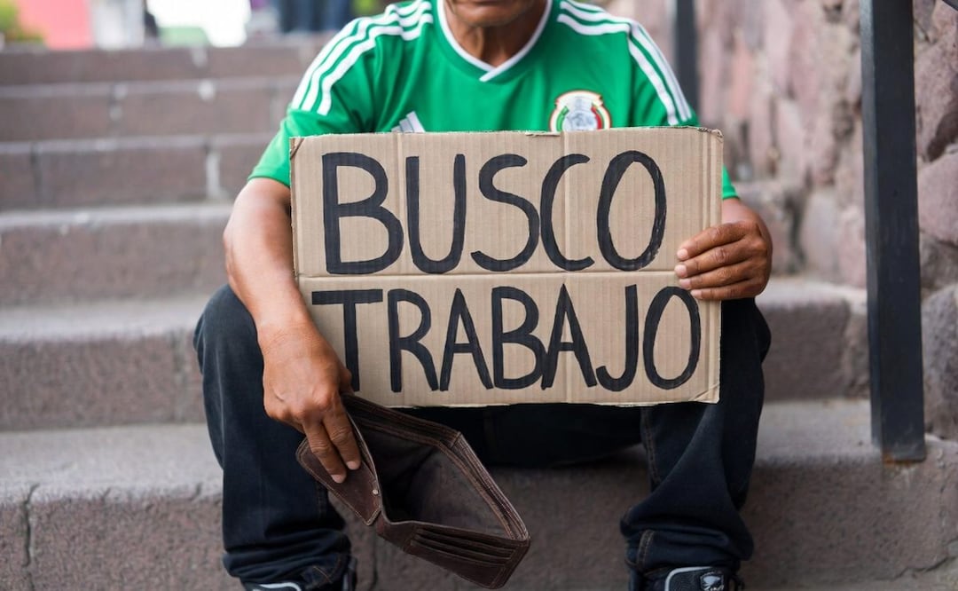Así solicitas el retiro por desempleo de tu Afore en el IMSS o ISSSTE para salvar tus deudas este mes. (Foto: Creada con IA)