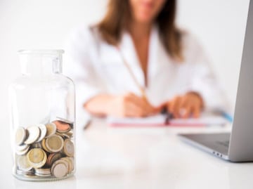 Especialista brinda consejos financieros para mujeres +30 para aplicarse en 2024