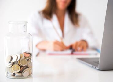 Especialista brinda consejos financieros para mujeres +30 para aplicarse en 2024