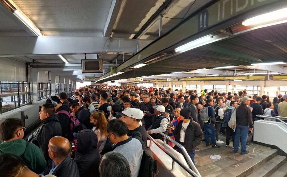 El STC comentó que debido a las saturación en Indios Verdes, por seguridad, se implementó un operativo que regula la entrada a los andenes. (Foto: Redes sociales)