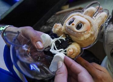 Por qué están de moda los Labubu. Descubre su misterioso significado y precios de originales