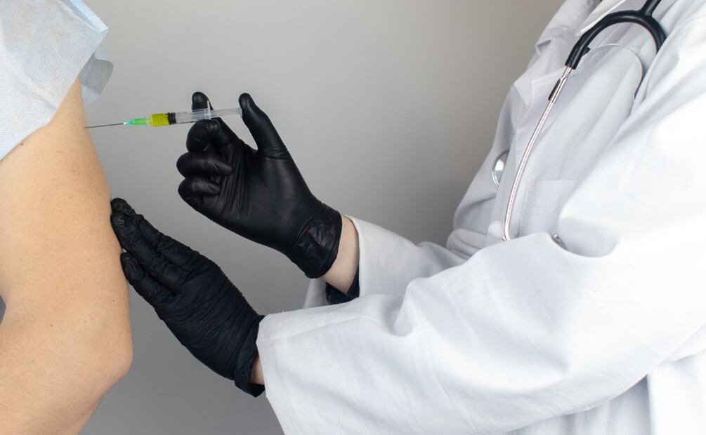 Conoce dónde puedes aplicarte la vacuna para prevenir la enfermedad. (Foto: DeDinero)