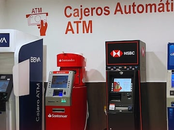 ¿Sin cajeros de tu banco cerca? Estos bancos te dejan retirar efectivo gratis