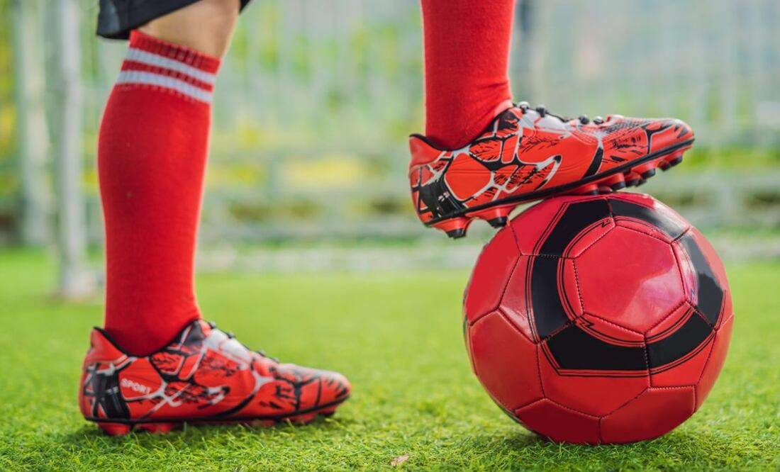 Conoce cuánto cuesta jugar futbol en México. (Foto: DeDinero)