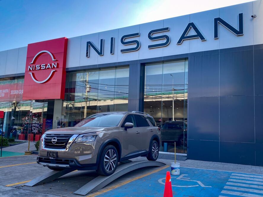 Nissan atraviesa la peor crisis de su historia reciente y anuncia el cierre de tres plantas de producción (Foto: Cuartoscuro)