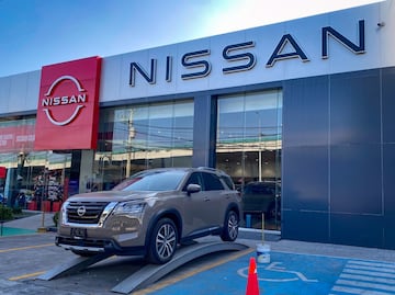 Tras llegar mexicano como CEO global, Nissan anuncia cierre de plantas y corta empleos