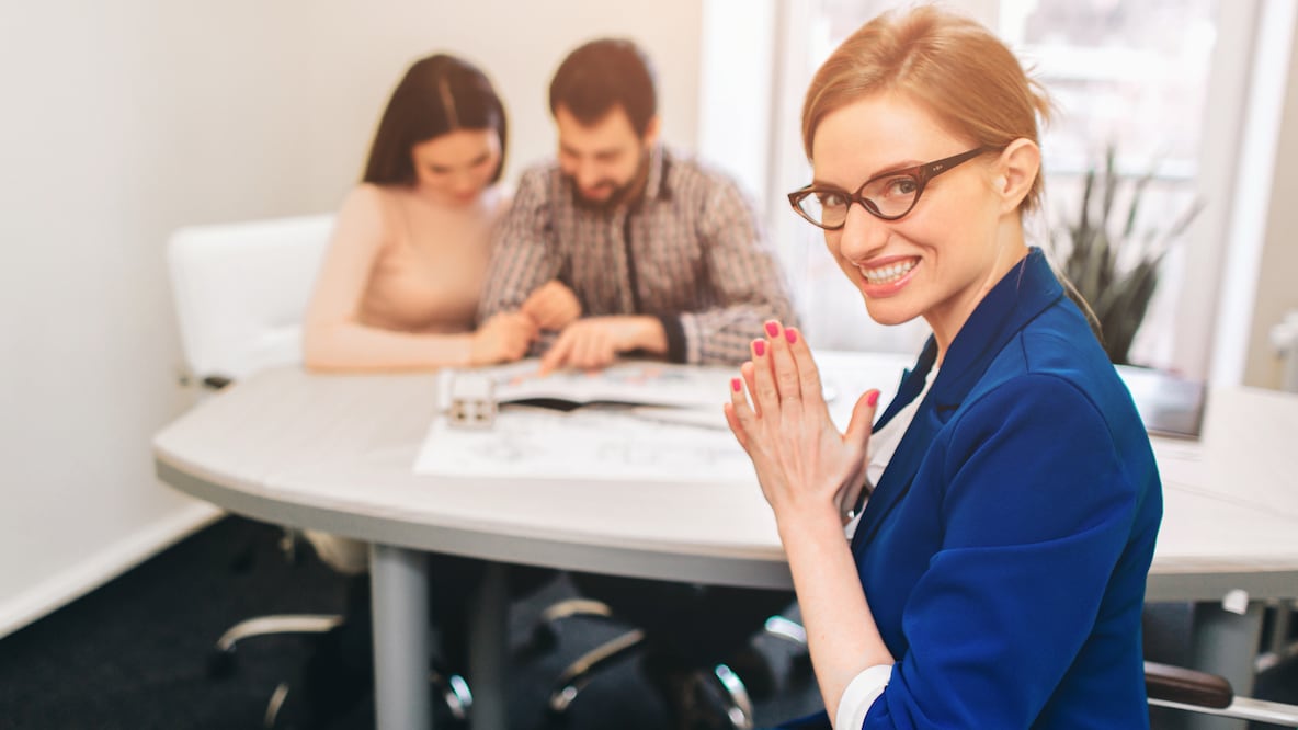 Las autoridades de Jalisco piden a la población mantenerse alerta ante falsas ofertas de crédito o venta de casas en remate bancario, modalidades que han incrementado en los últimos meses (Foto: Canva)