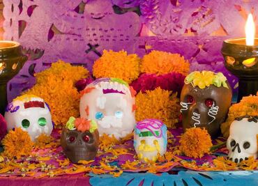 ¡Que la ofrenda no deje tu cartera en los huesos! Así puedes ahorrar este Día de Muertos
