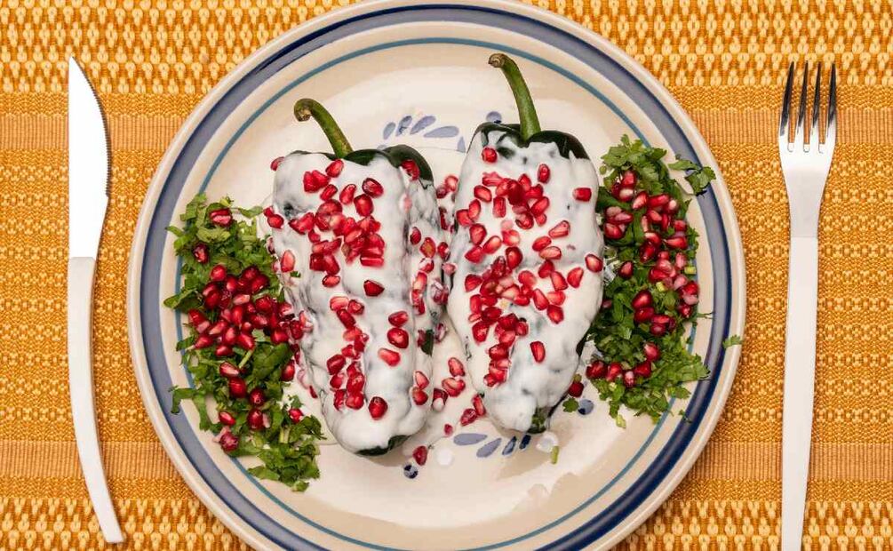 ¿Cuánto cuesta un chile en nogada preparado? (Foto: DeDinero)