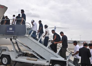 Mexicanos repatriados de EU recibirán tarjeta urgente con 2 mil pesos y todos estos apoyos