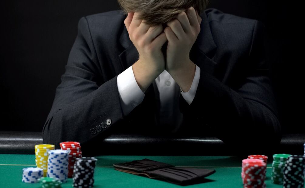 Descubre las señales de la ludopatía y cómo proteger tus finanzas personales. (Foto: DeDinero)