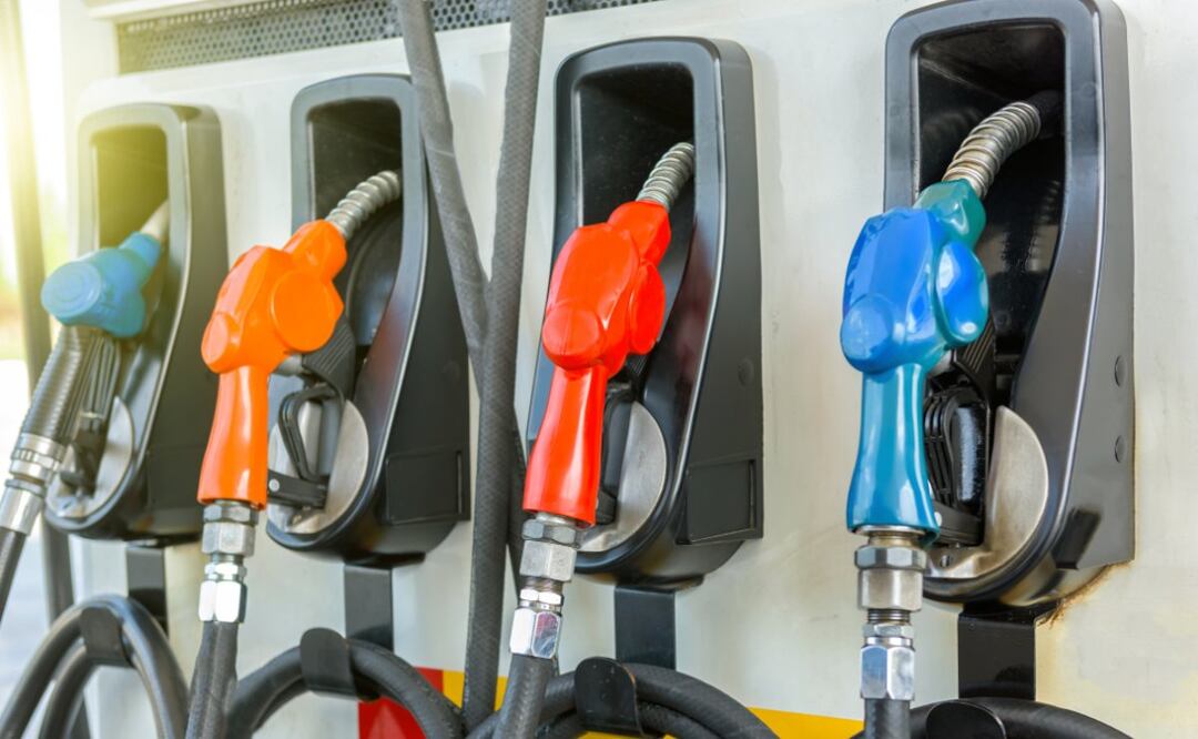 Conoce cuánto cuesta llenar tu tanque de gasolina hoy 19 de abril. (Foto: DeDinero)