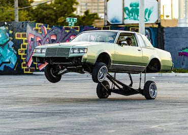 ¿Me pueden multar por modificar mi auto?