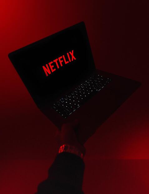 El nuevo plan básico de Netflix incluirá anuncios y no permitirá descargar contenido. (Foto: Unsplash)