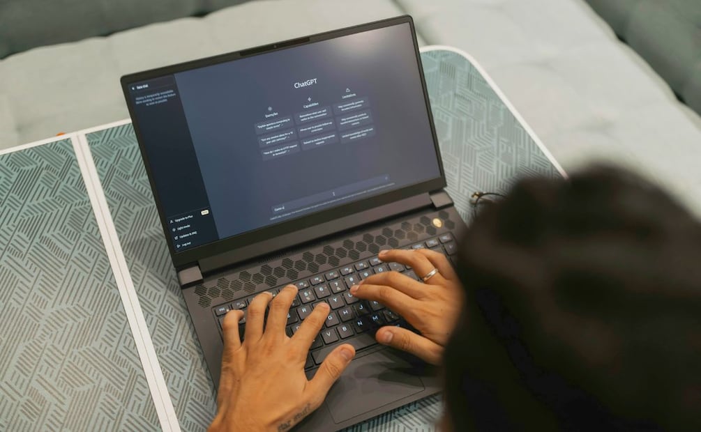 ¿Cómo puedo usar ChatGPT en mi negocio? (Foto: DeDinero)