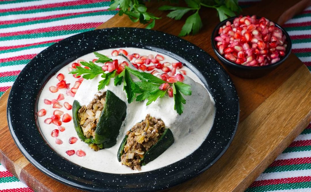 ¡Temporada de chiles en nogada! descubre su historia, receta y cómo ahorrar en su preparación. (Foto: DeDinero)