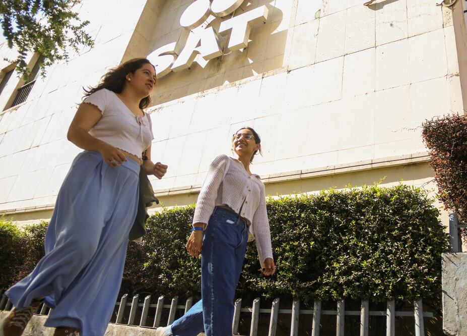 Los emprendedores deberán tener cuidado con el nuevo criterio del SAT para evitar retrasos en la apertura de sus negocios (Foto: Cuartoscuro)