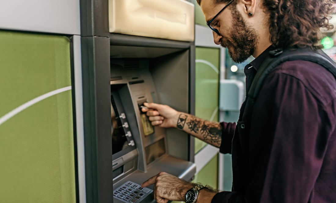 El riesgo invisible en los cajeros automáticos (Foto: Canva)