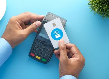 ¿Cómo se paga con una tarjeta contactless?