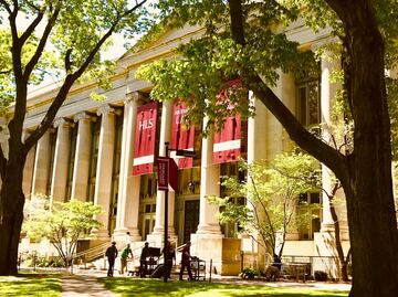 5 egresados famosos de Harvard que dan el ejemplo con su éxito