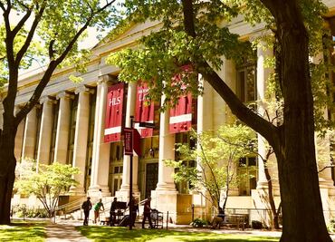 5 egresados famosos de Harvard que dan el ejemplo con su éxito