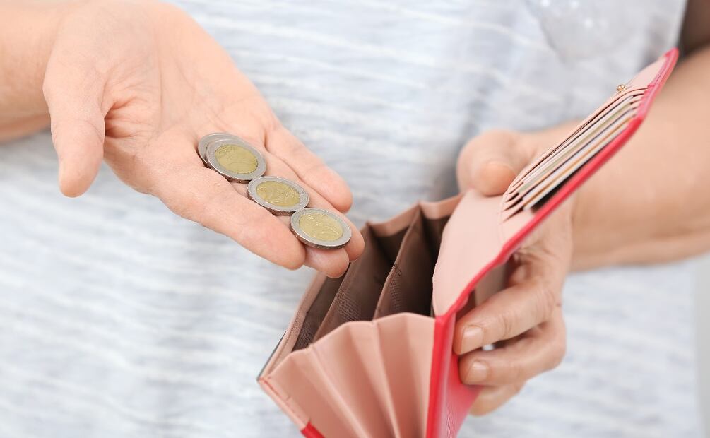 ¿Qué hacer cuando no te rinde el dinero? (Foto: DeDinero)