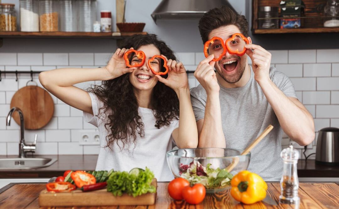 Sigue estas recomendaciones para mantener tus finanzas sanas, economizando tus actividades. (Foto: DeDinero)