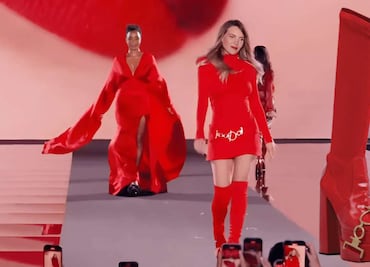 ¿Cuánto cuestan las botas rojas de manga larga con las que se cayó Belinda?