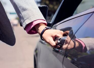 ¿Cuándo conviene más comprar carros a crédito que de contado?