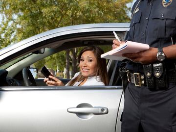Cómo identificar a un verdadero policía de tránsito: Guía fácil para evitar multas falsas