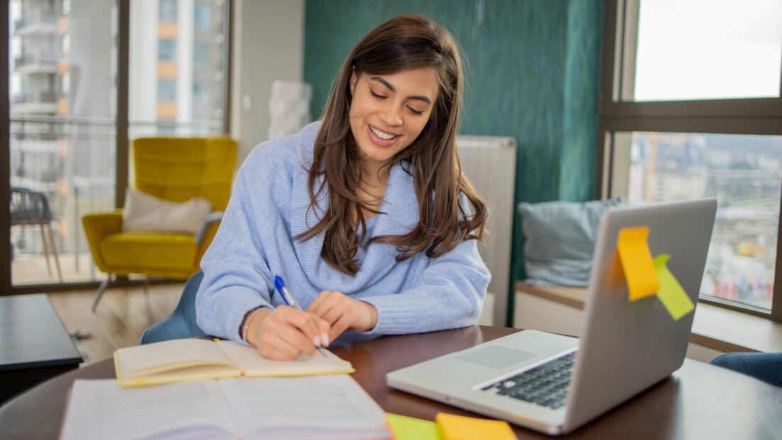 Jueves de Finanzas ofrece cinco sesiones virtuales gratuitas con expertos en finanzas y emprendimiento (Foto: Canva)