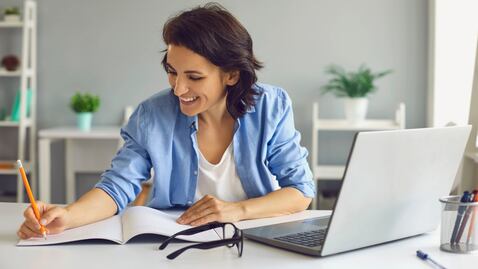 Google y sus cursos gratis con certificación oficial para dominar marketing, datos y más en este 2025