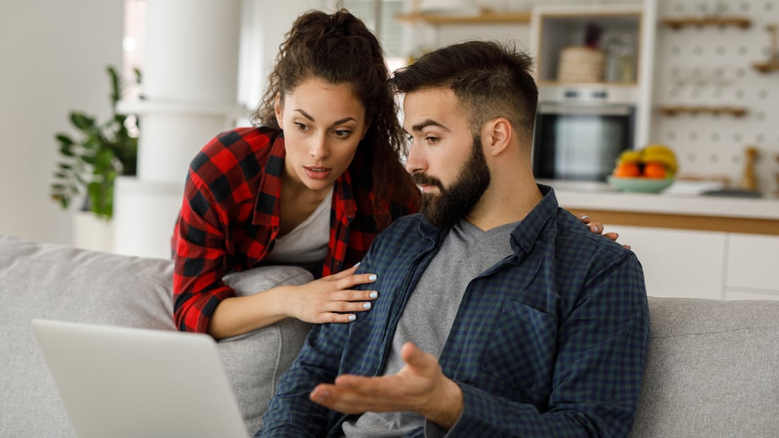 Detrás de una app con diseño amigable pueden esconderse los montadeudas (Foto: Canva)
