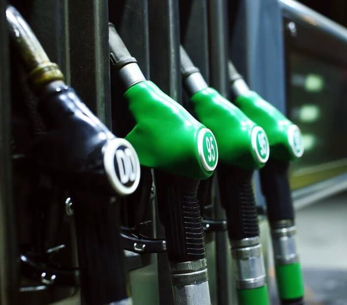 Estos consejos puede reducir la frecuencia con que recargas gasolina. (Foto: Freepik)