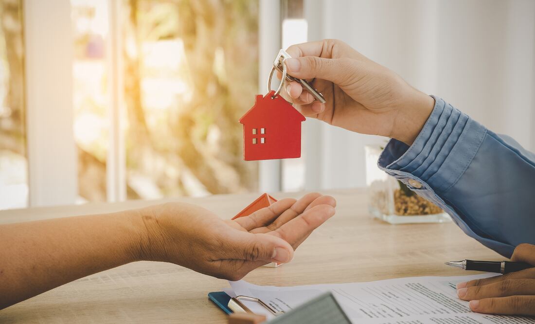 El modelo T100 del Infonavit elimina los 1080 puntos y el buró de crédito como requisitos para acceder a un crédito de vivienda (Foto: Canva)