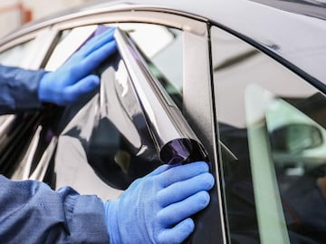 Retiro de vidrios polarizados en México 2025, en qué estados aplica, reglas y cuáles son las multas